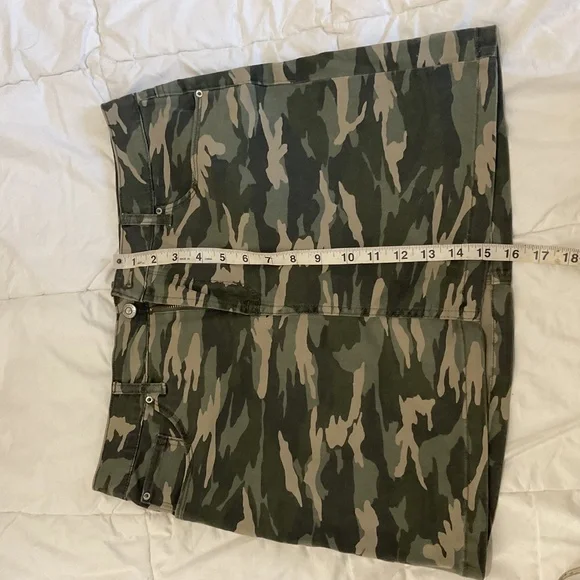 Kensie army mini skirt medium - Picture 3 of 3